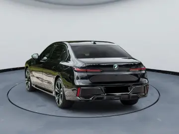 740d xDrive M SKY Carbon TV Fond Ent B&W