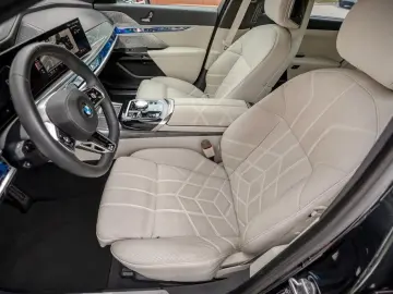 740d xDrive M SKY Carbon TV Fond Ent B&W