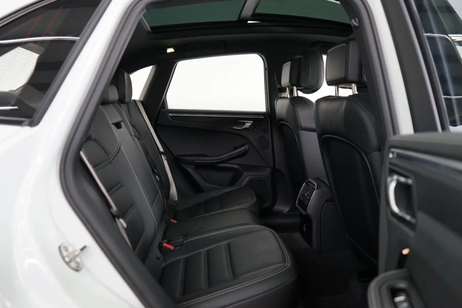 Macan T MY23/LUFT/PANO/AHK/ACC/18W/360°KEYL/21z