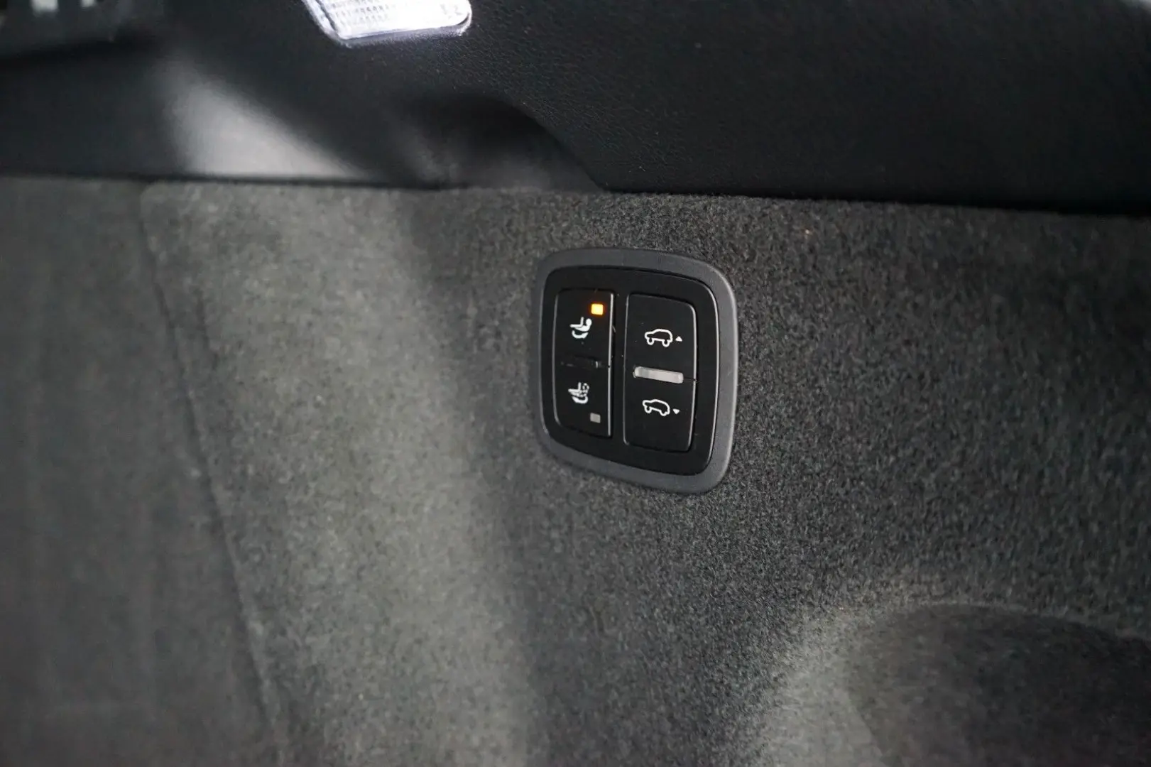 Macan T MY23/LUFT/PANO/AHK/ACC/18W/360°KEYL/21z