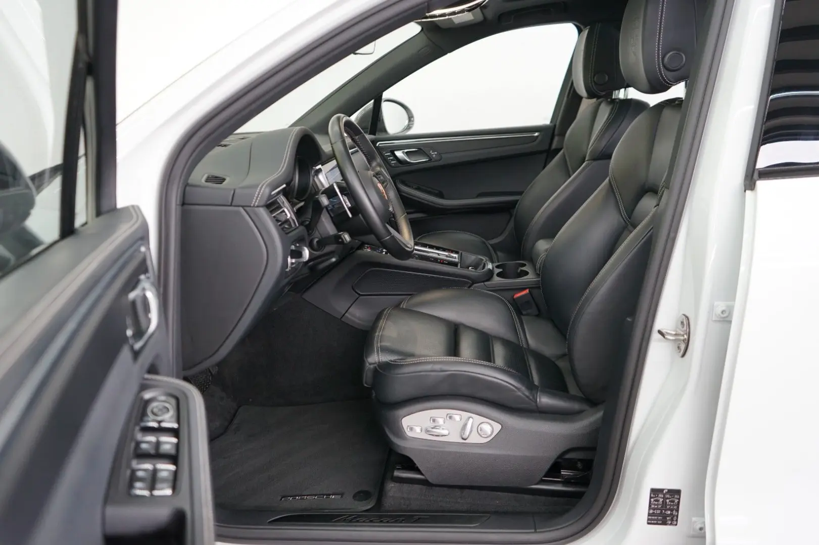 Macan T MY23/LUFT/PANO/AHK/ACC/18W/360°KEYL/21z