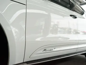 Macan T MY23/LUFT/PANO/AHK/ACC/18W/360°KEYL/21z