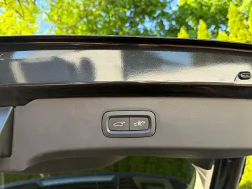 01 1.5 T Aut PHEV PANO+LED+NAVI+ACC+MEMO+SHZ+360