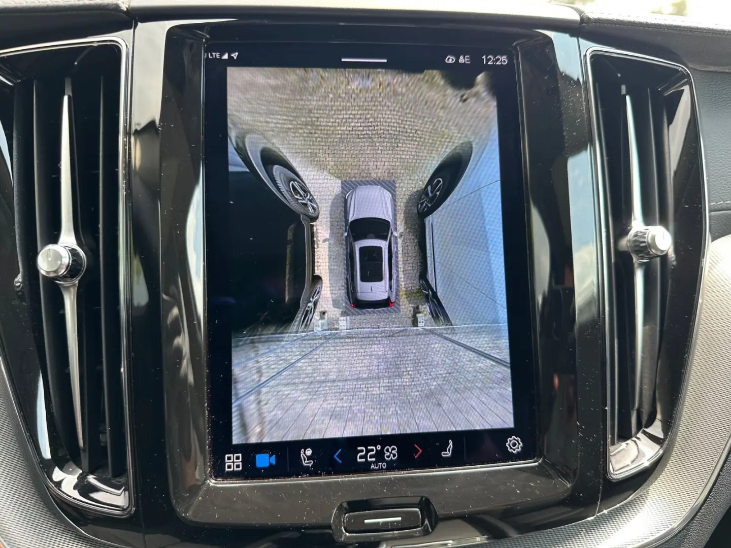 XC60 Ultimate Dark AWD