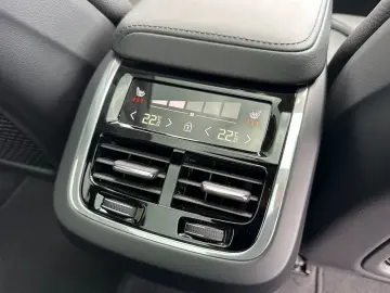 XC60 Ultimate Dark AWD