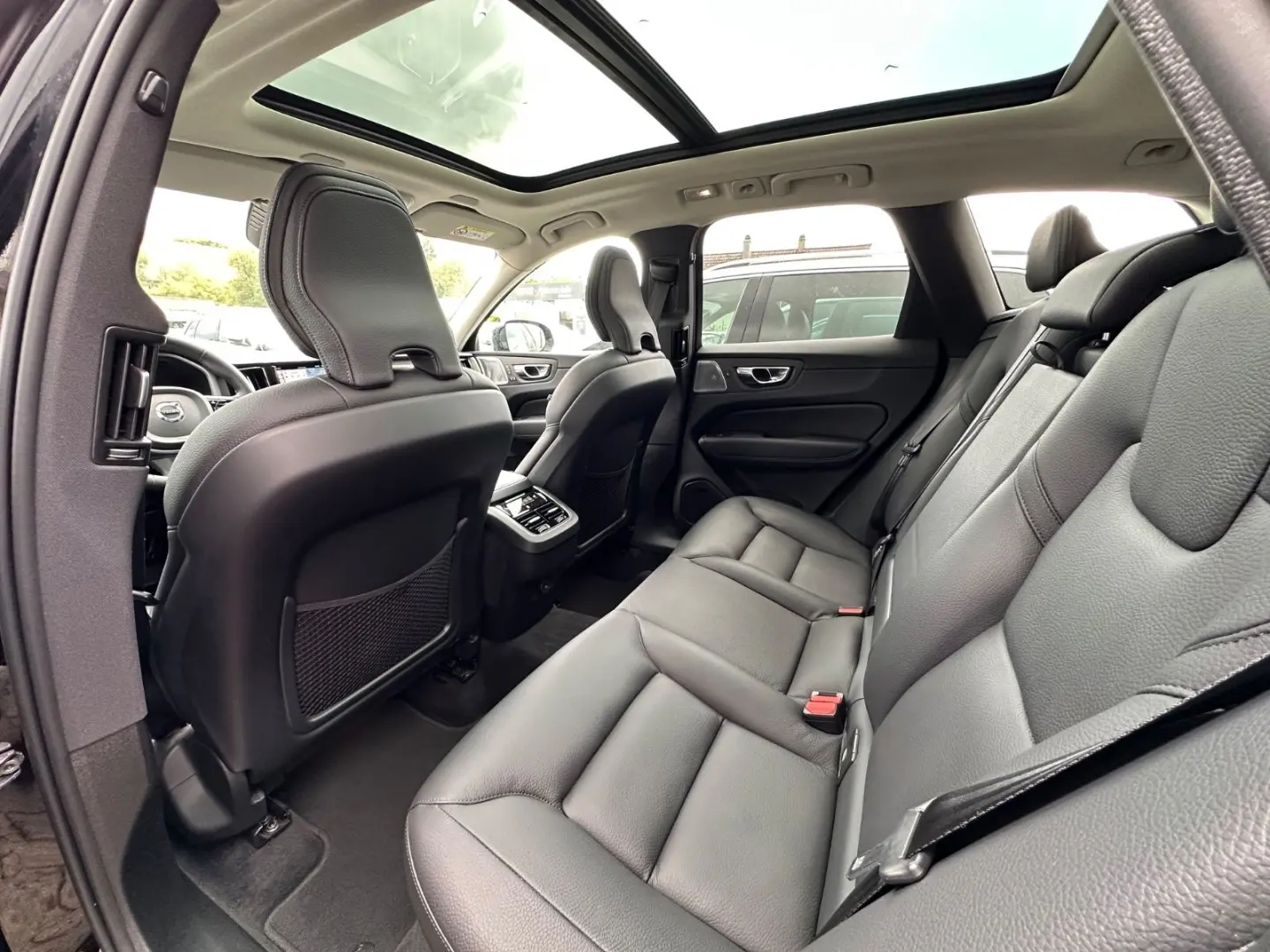 XC60 Ultimate Dark AWD