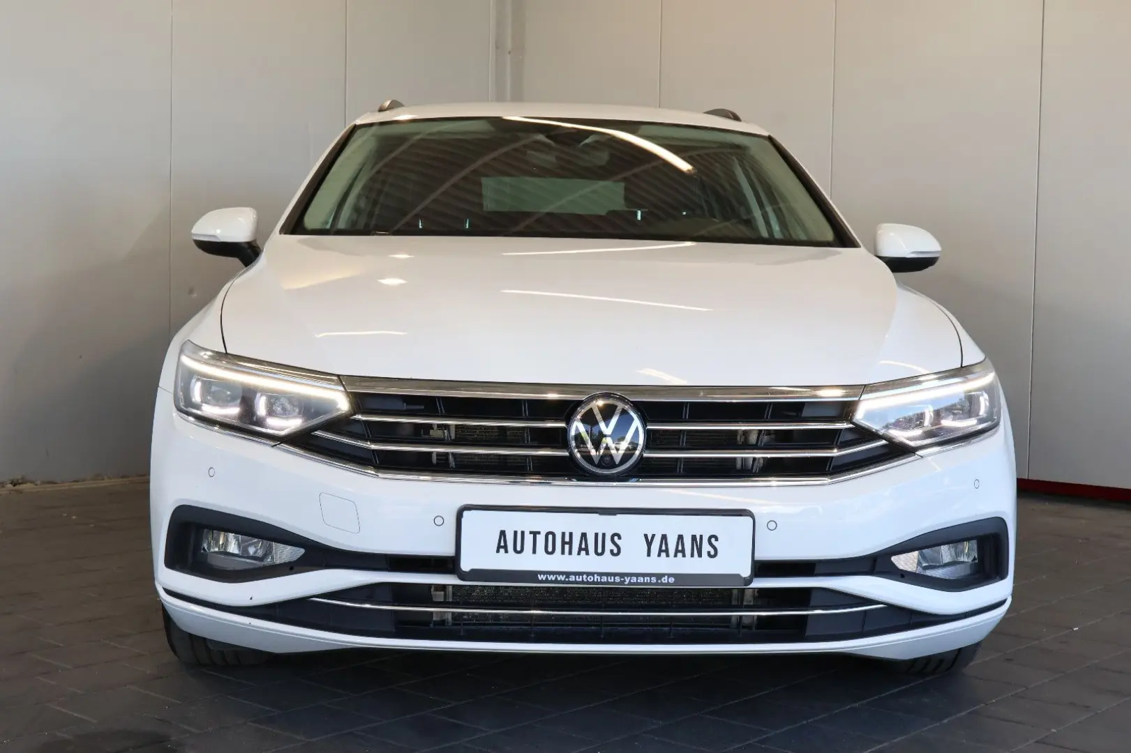 Passat 2.0 TDI Bus.AID+MATRIX+360°+KEY+LEDER+AHK