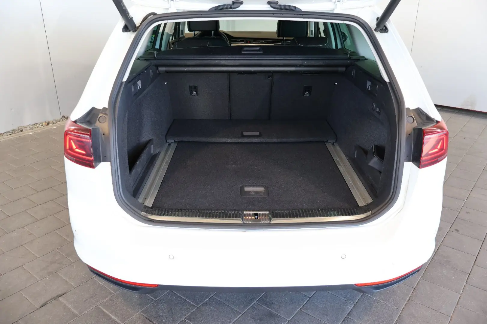 Passat 2.0 TDI Bus.AID+MATRIX+360°+KEY+LEDER+AHK