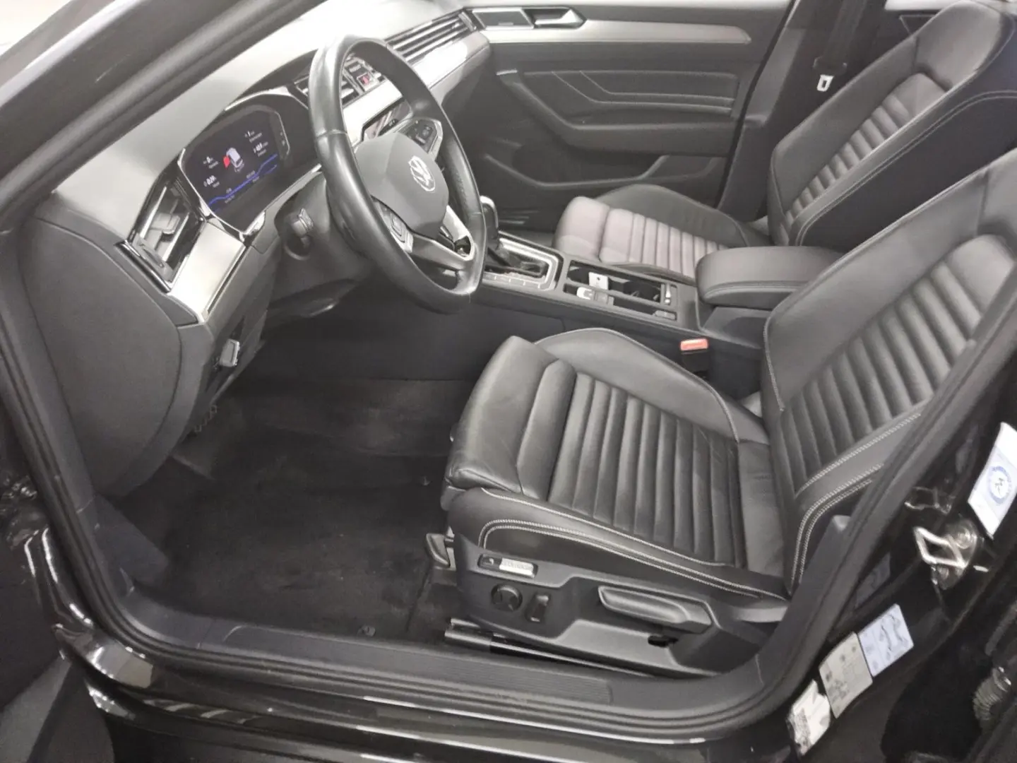 Passat Var. 2.0 TDI Business Leder Navi AID H-K