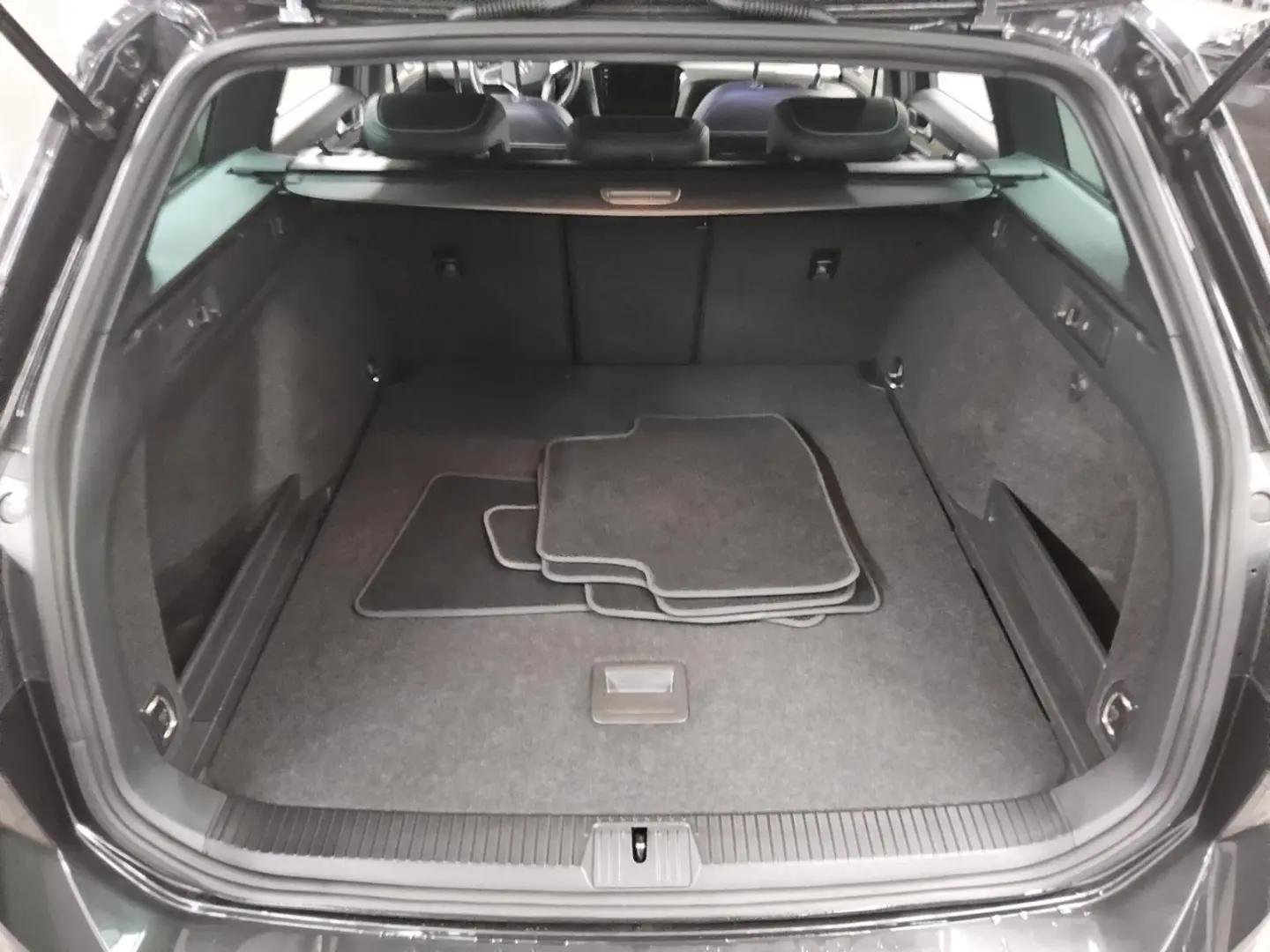 Passat Var. 2.0 TDI Business Leder Navi AID H-K