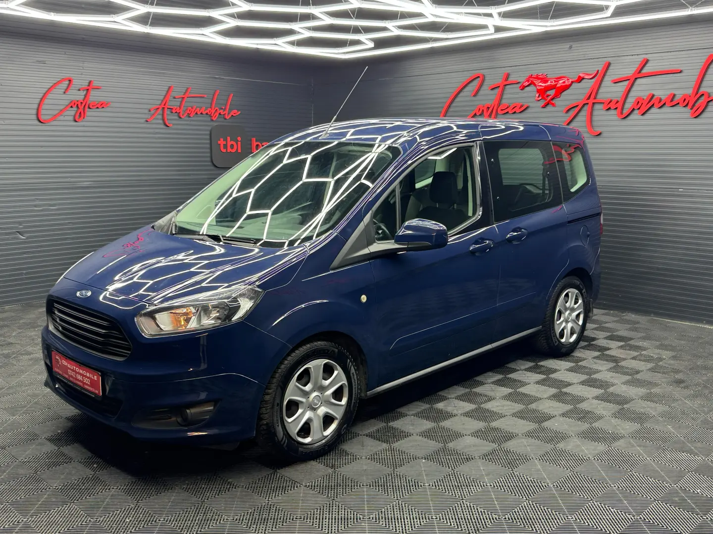 Ford Tourneo Courier 1.0 benzină, 5 locuri, An 2017