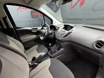 Ford Tourneo Courier 1.0 benzină, 5 locuri, An 2017
