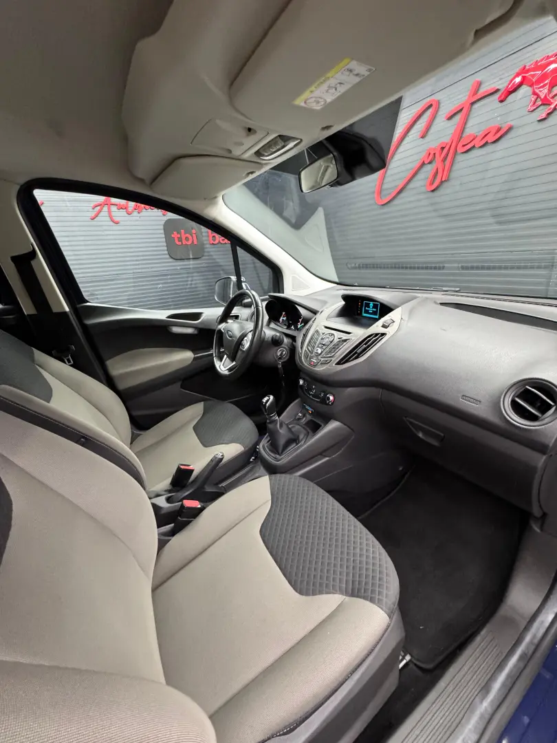 Ford Tourneo Courier 1.0 benzină, 5 locuri, An 2017