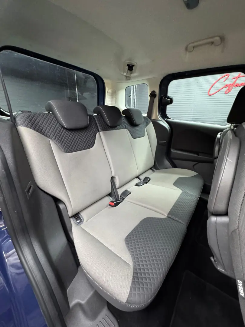 Ford Tourneo Courier 1.0 benzină, 5 locuri, An 2017