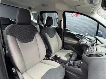 Ford Tourneo Courier 1.0 benzină, 5 locuri, An 2017