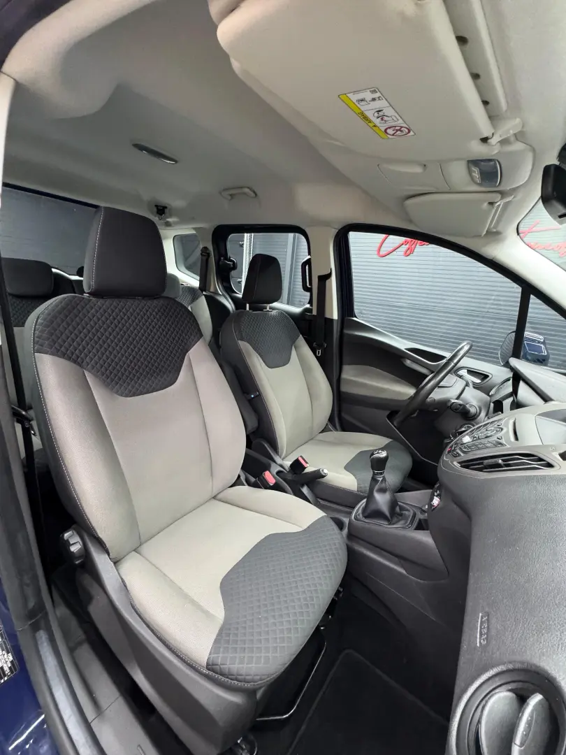 Ford Tourneo Courier 1.0 benzină, 5 locuri, An 2017