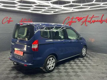 Ford Tourneo Courier 1.0 benzină, 5 locuri, An 2017