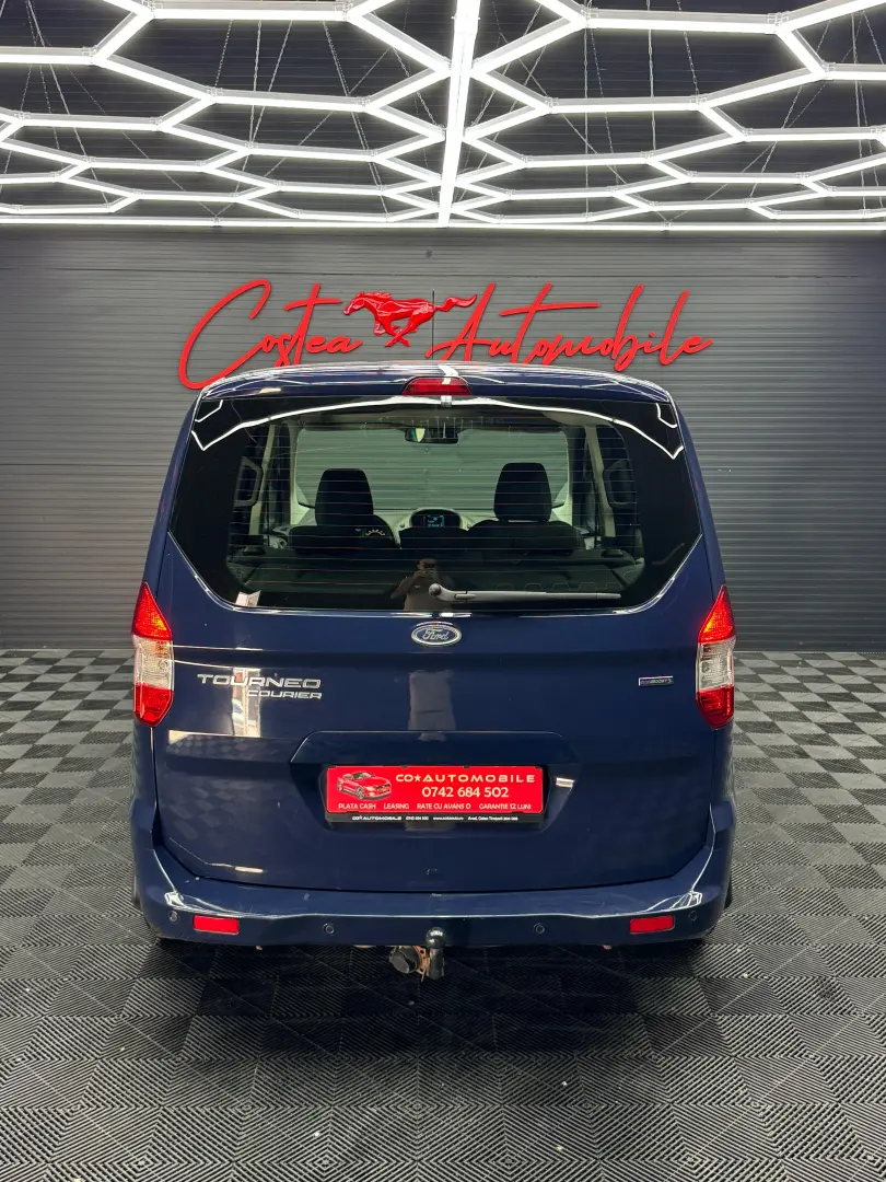 Ford Tourneo Courier 1.0 benzină, 5 locuri, An 2017