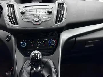 FORD KUGA TREND 1.5 benzina, Incalzire volan, An 2018