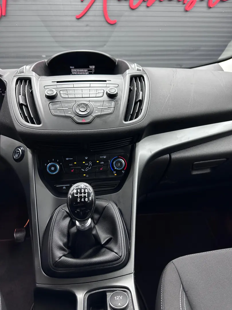 FORD KUGA TREND 1.5 benzina, Incalzire volan, An 2018