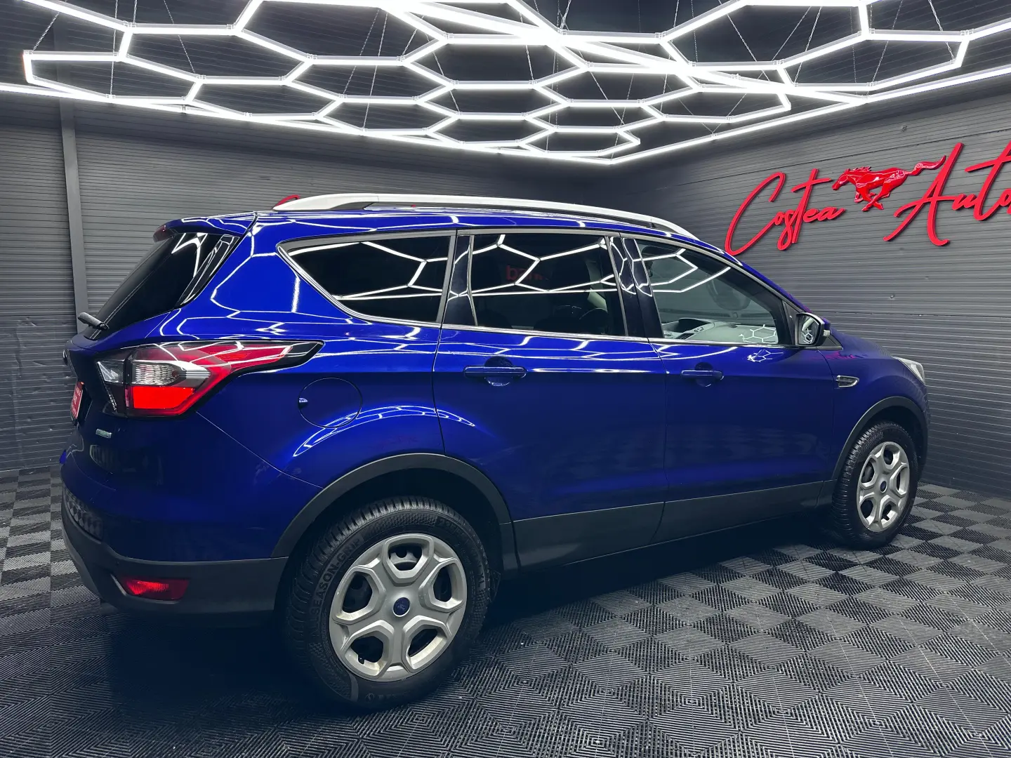 FORD KUGA TREND 1.5 benzina, Incalzire volan, An 2018
