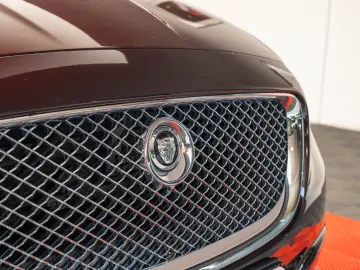 Jaguar XJ Long 5.0 - 510cp