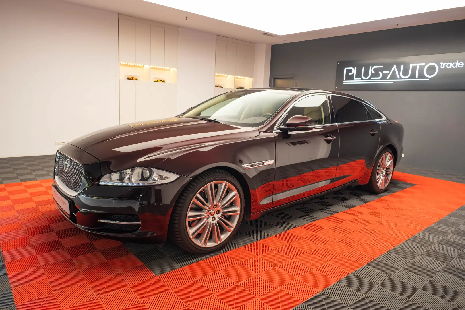 Jaguar XJ Long 5.0 - 510cp