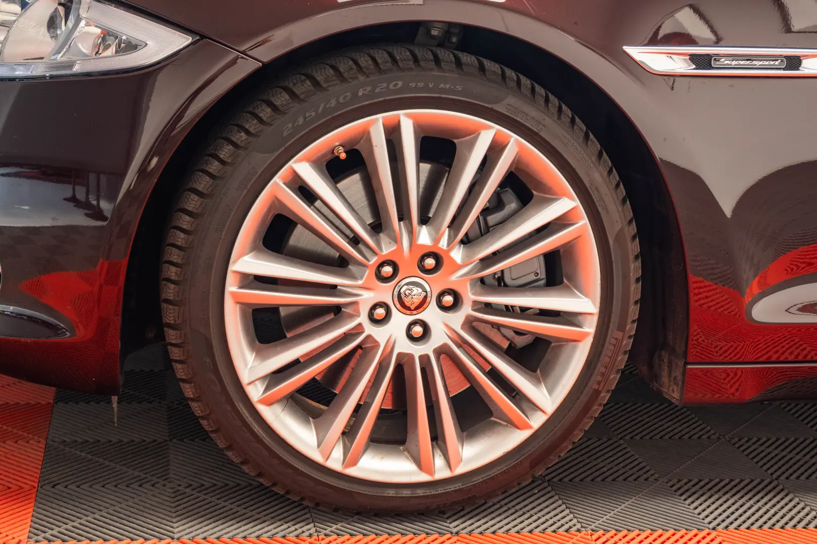 Jaguar XJ Long 5.0 - 510cp