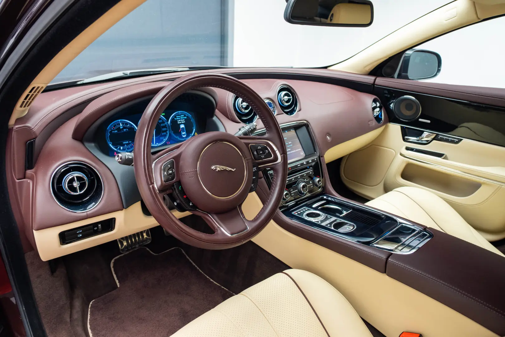 Jaguar XJ Long 5.0 - 510cp
