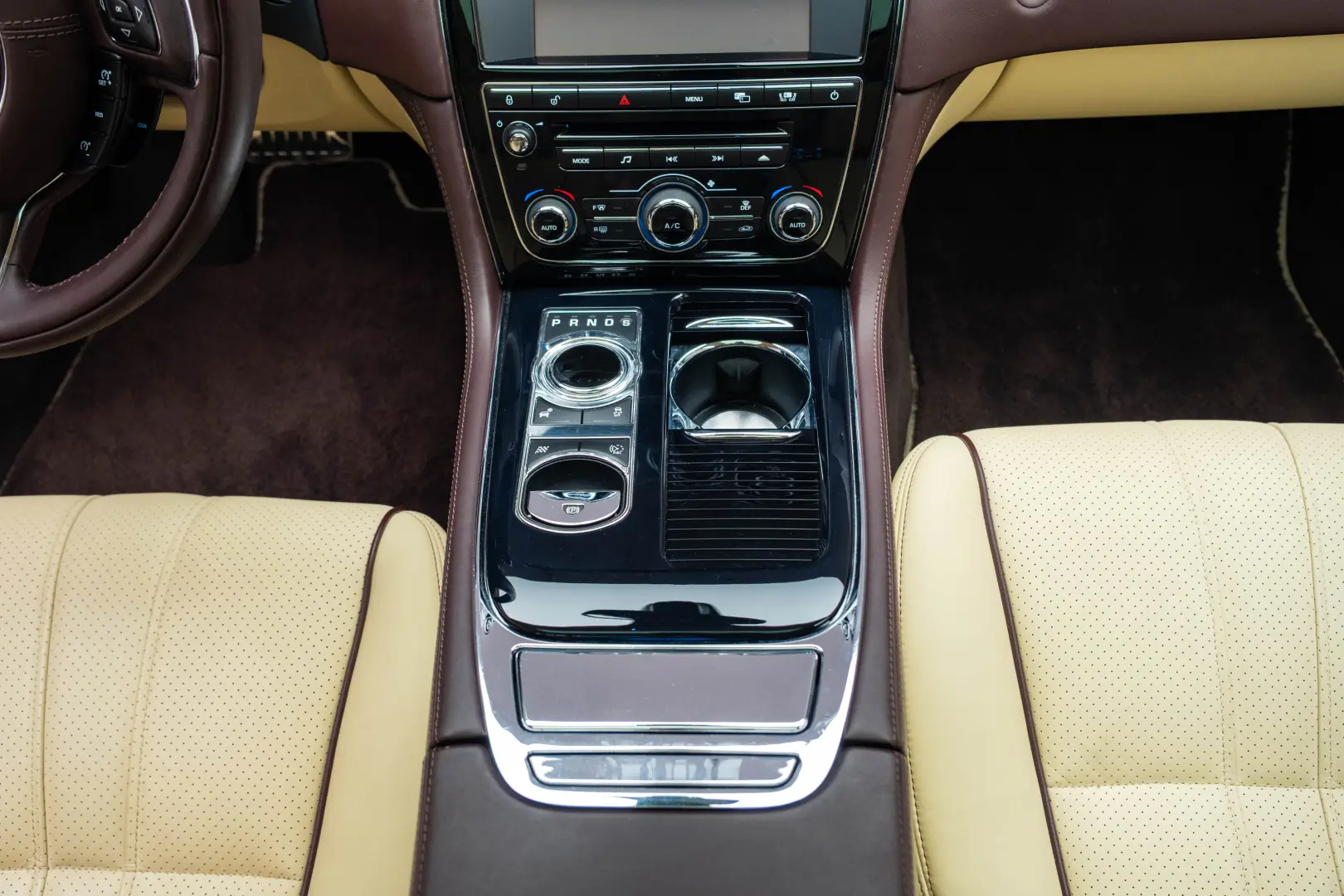 Jaguar XJ Long 5.0 - 510cp