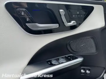 C 300 e AMG Line 4Matic+AHK+Headup+360°+Ambiente