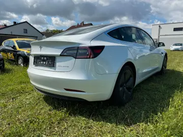 Model 3 Long Range AWD 75kWh Netto € 18.450.-