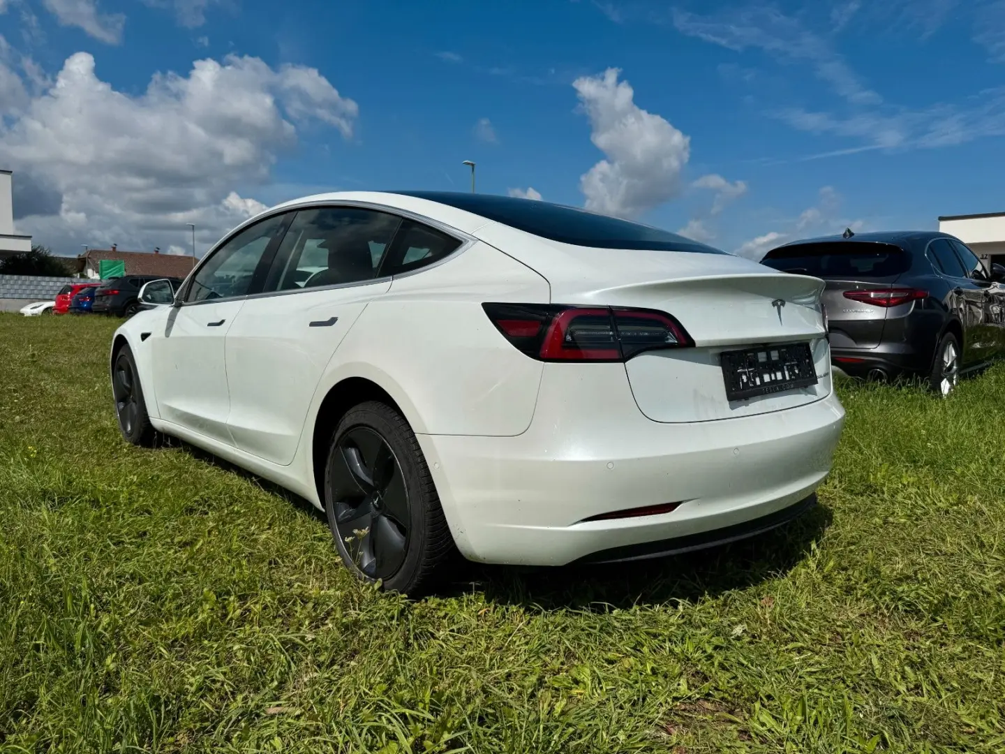 Model 3 Long Range AWD 75kWh Netto € 18.450.-