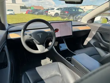 Model 3 Long Range AWD 75kWh Netto € 18.450.-
