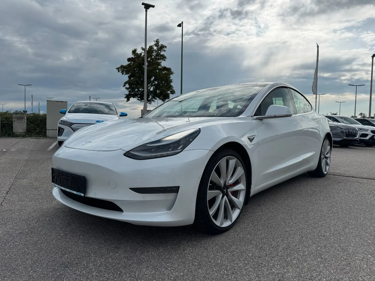 Model 3 Performance Dual AWD Netto € 18.900.-