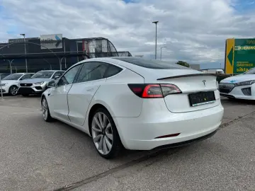Model 3 Performance Dual AWD Netto € 18.900.-
