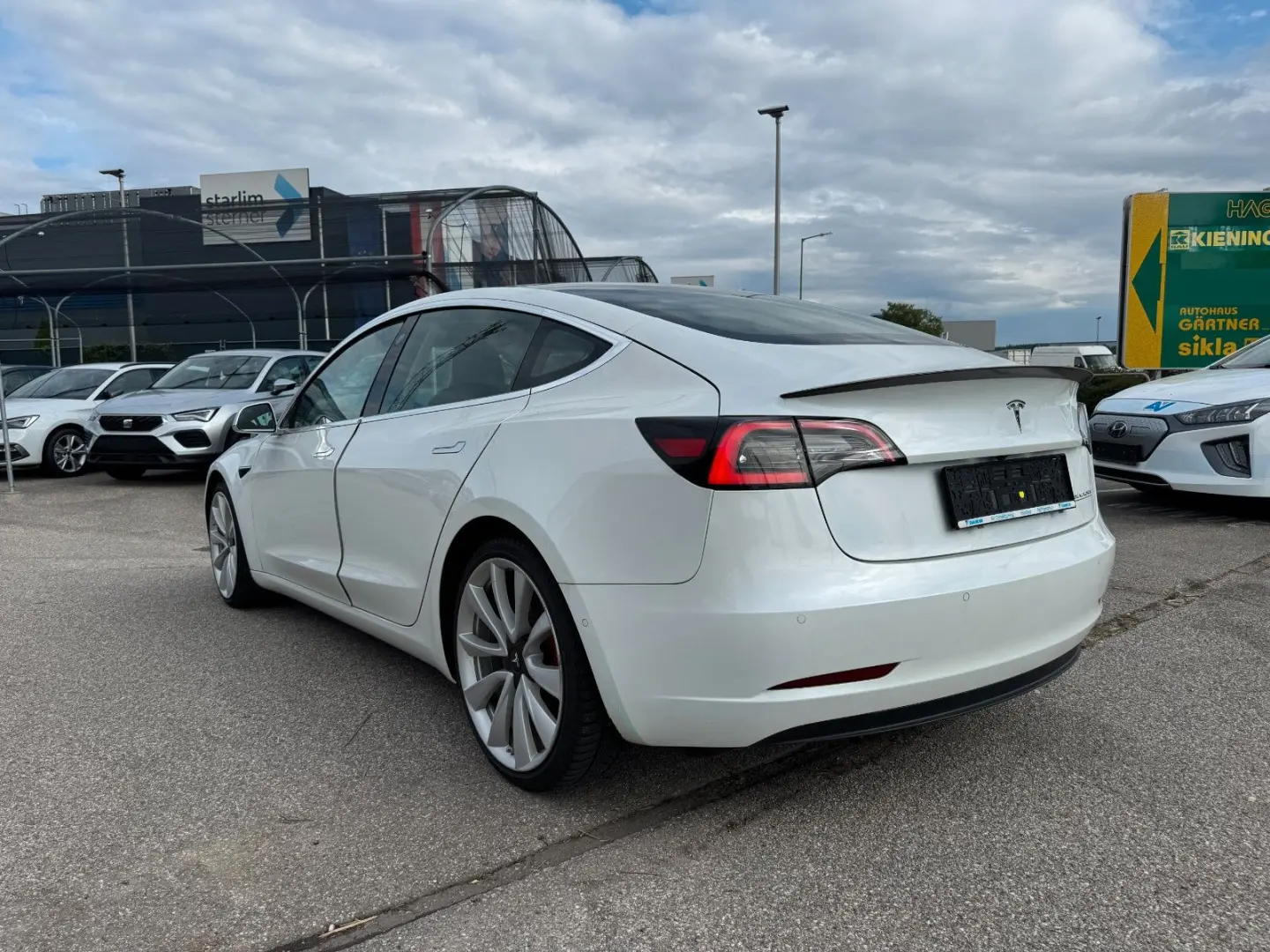 Model 3 Performance Dual AWD Netto € 18.900.-
