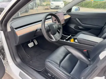 Model 3 Performance Dual AWD Netto € 18.900.-