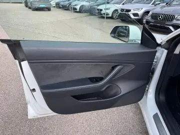 Model 3 Performance Dual AWD Netto € 18.900.-