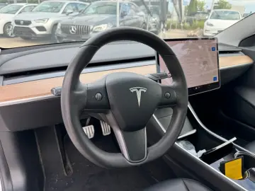 Model 3 Performance Dual AWD Netto € 18.900.-