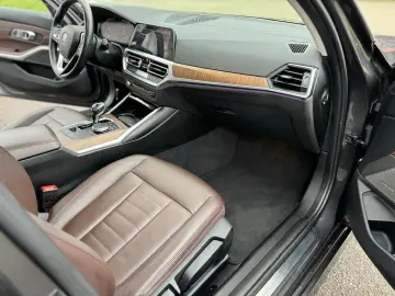 BMW Seria 3 320d xDrive Sedan – Luxury Line