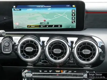 CLA 200 AMG SPUR+AMBIENTE+LED+SPIEGEL+PDC+TEMPOM