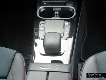 CLA 200 AMG SPUR+AMBIENTE+LED+SPIEGEL+PDC+TEMPOM