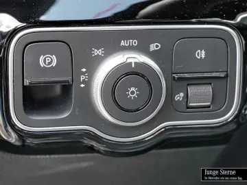 CLA 200 AMG SPUR+AMBIENTE+LED+SPIEGEL+PDC+TEMPOM