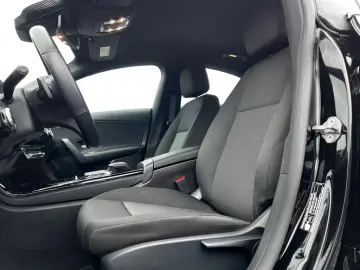 Mercedes-Benz CLA 200 Automat / Cameră / Virtual Cockpit