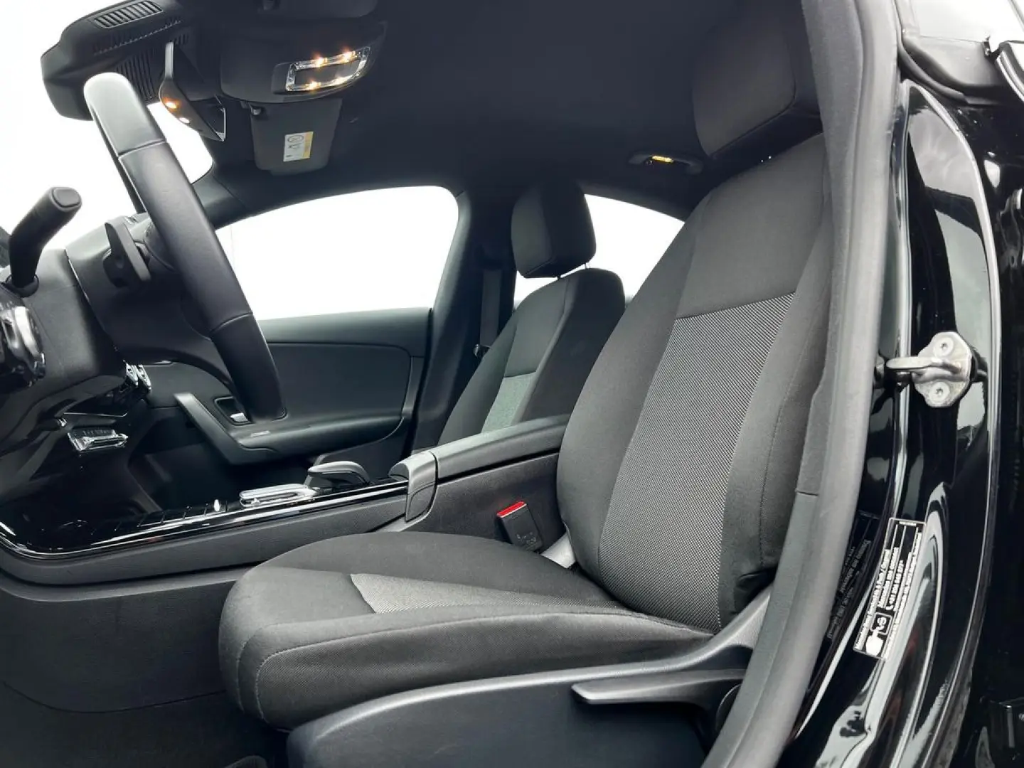 Mercedes-Benz CLA 200 Automat / Cameră / Virtual Cockpit