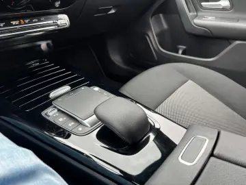 Mercedes-Benz CLA 200 Automat / Cameră / Virtual Cockpit