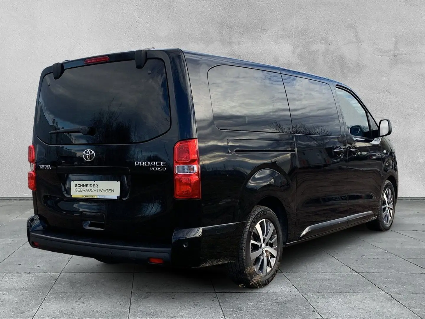 Proace Verso 2.0 D-4D L2 Executive NAVI+SHZ+APP