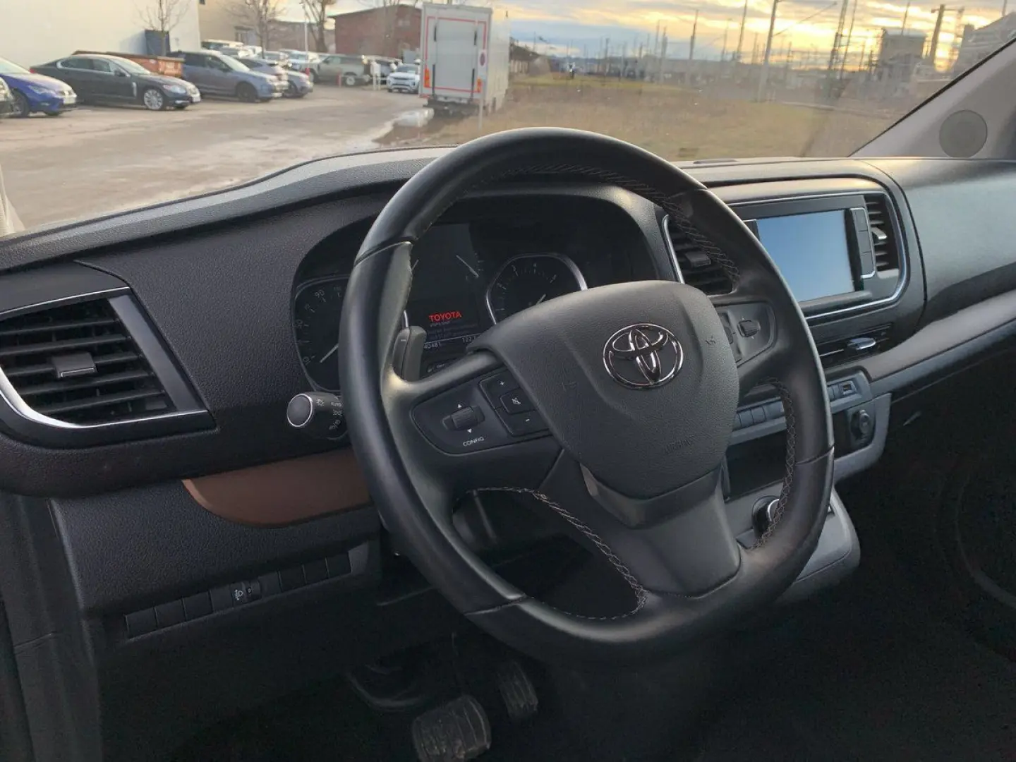 Proace Verso 2.0 D-4D L2 Executive NAVI+SHZ+APP