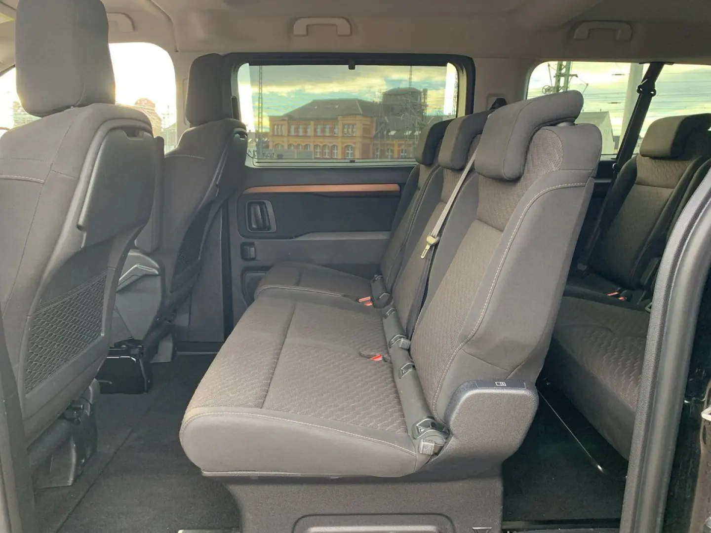 Proace Verso 2.0 D-4D L2 Executive NAVI+SHZ+APP